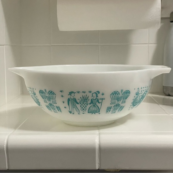 RARE PYREX Butterprint WHITE 444 4 Qt Cinderella1950sAmish Folk Pyrex